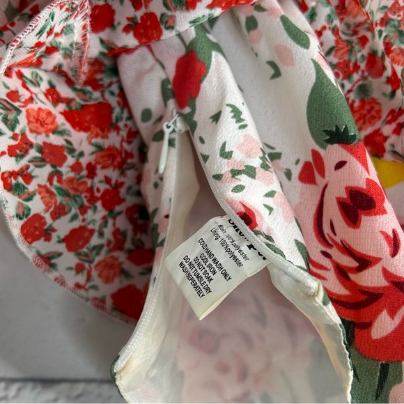 Showpo Sassy Senorita Top in White Floral size 4 - Picture 4 of 7